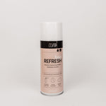 Bag Refresh: Sofortige Geruchs- und Bakterienbekämpfung für stilvolle Begleiter. Effektive Schimmel- und Bakterienprävention. Desinfiziert, reinigt für hygienische Sauberkeit und Taschenpflege. Vor neutralem Hintergrund präsentiert.
